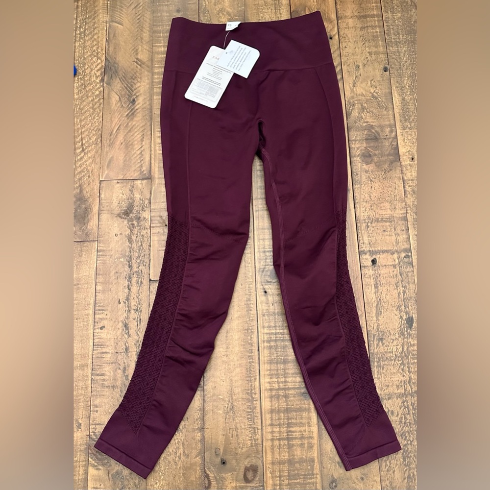 NWT Fabletics‎ Sync Seamless High-Waisted 7/8 Legging - Size XS